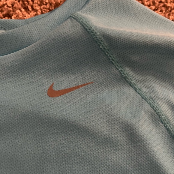 Nike Running Long Sleeved Lightweight Shirt - Sz M - Picture 2 of 5